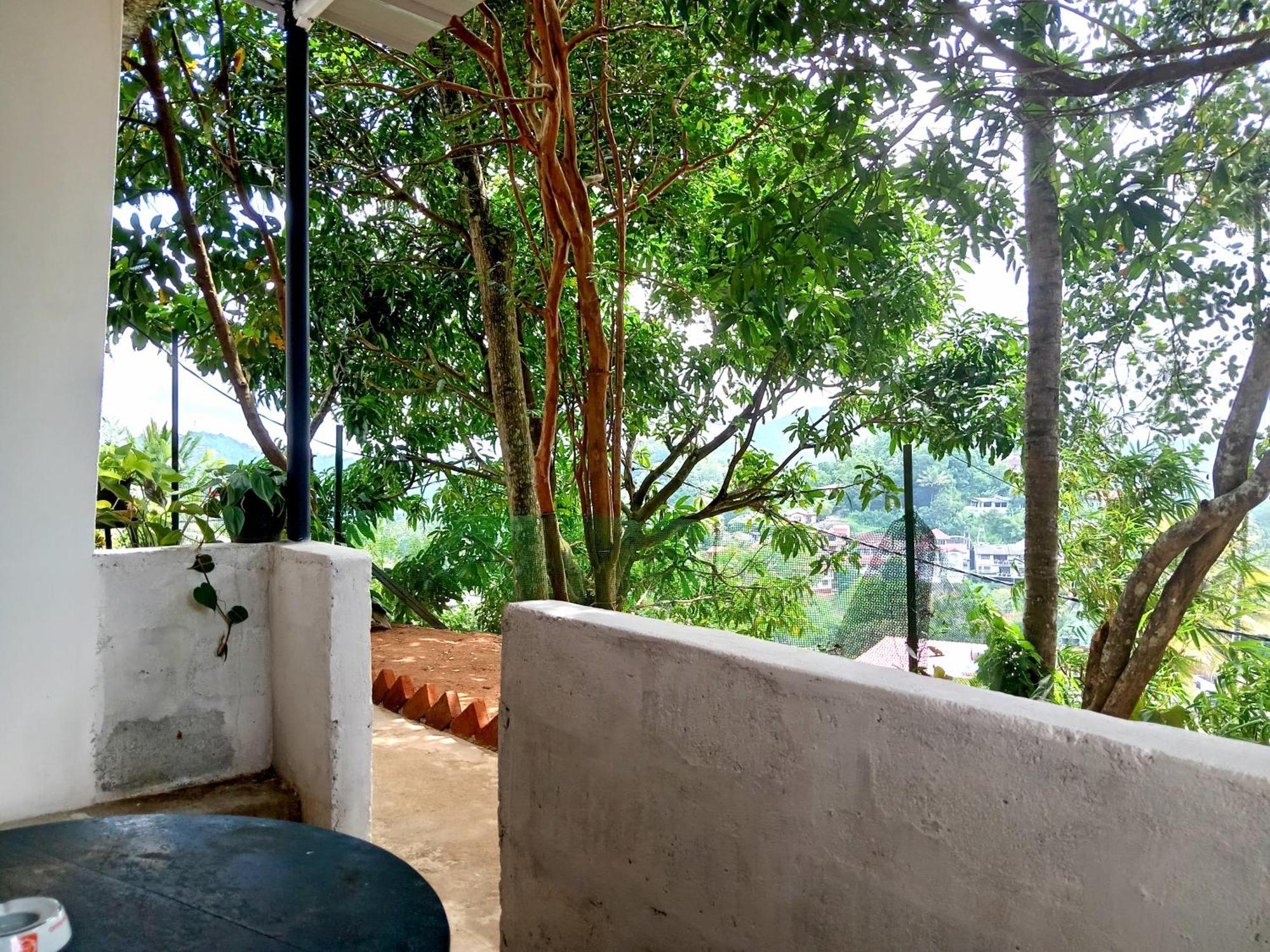 Fly Infinity - Home Stay แคนดี้ ภายนอก รูปภาพ