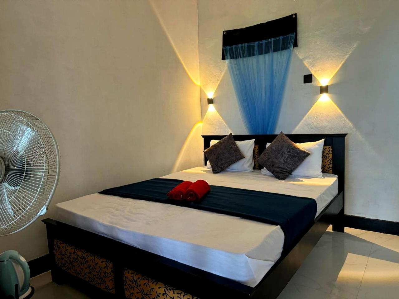 Fly Infinity - Home Stay แคนดี้ ภายนอก รูปภาพ