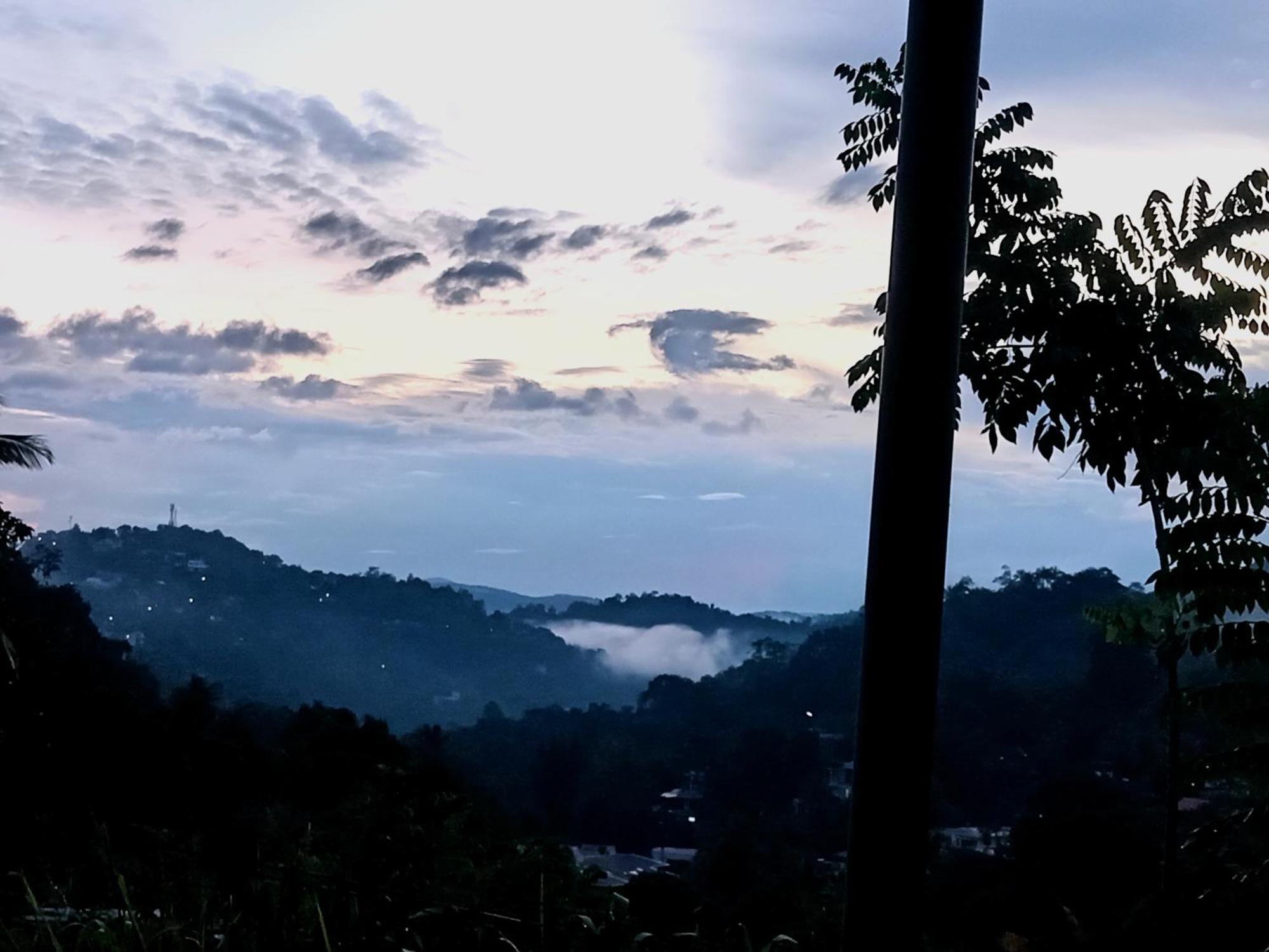 Fly Infinity - Home Stay แคนดี้ ภายนอก รูปภาพ